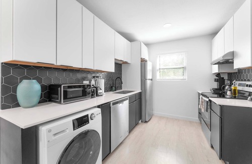 Pleasant Valley Apartment | Prime SoCo cozy studio w/laundryWiFi, 7 Min to DT