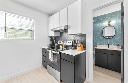 Pleasant Valley Apartment | Prime SoCo cozy studio w/laundryWiFi, 7 Min to DT