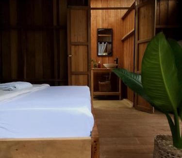 Bahia Solano House | PRIMITIVO LODGE & dive center