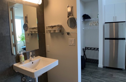 Miller Park Apartment | Primo Capitol Hill Studio