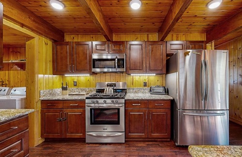 Upper Moonridge Cabin | Primrose Cabin #709