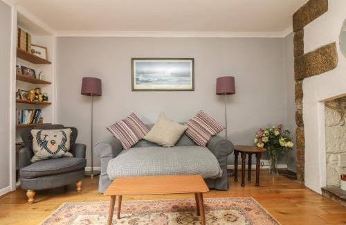 Mabe House | Primrose Cottage