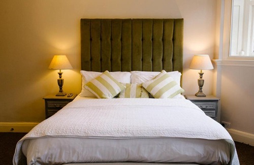 Ravenscourt Park Hotel | Prince of Wales - Townhouse