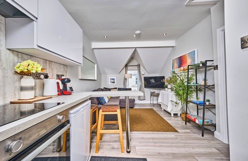 Portrush Apartment | Princess Blue 3 ~ Quiet and Cosy Penthouse Retreat