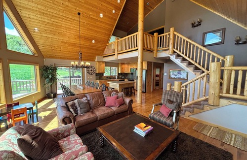 Garden City Cabin | Pristine 5 Bedroom 3 Bath Cabin 200yds to the Water! Complete privacy!