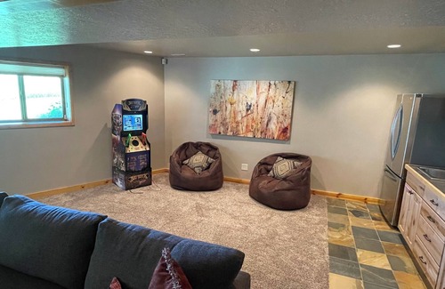 Garden City Cabin | Pristine 5 Bedroom 3 Bath Cabin 200yds to the Water! Complete privacy!