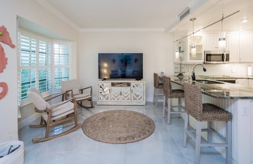 Delray Beach Condo | Pristine Beach Hideaway steps from the Beach in Delray Beach