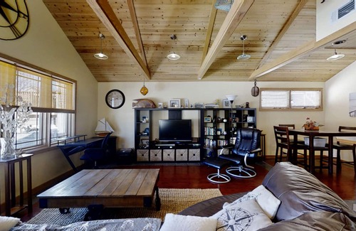 Milford Cottage | Pristine Charming beach cottage walk to beach with sunset views