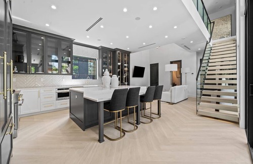 Victoria Park House | PRISTiNE New Build Mansion! 2 Masters&Heated Pool