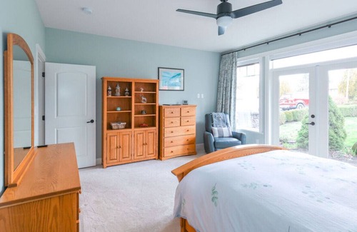 Cowichan Bay House | Pristine Rancher 3 bdrm rancher detached gym hot tub min to Cow Bay