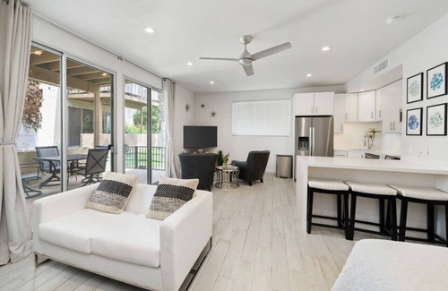 Indian Wells Condo | Pristine Remodel Mountain Cove Full Kitchen and Pool