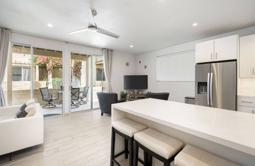 Indian Wells Condo | Pristine Remodel Mountain Cove Full Kitchen and Pool