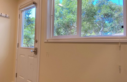 Bayside Acres Apartment | Pristine Studio—Walk to SF Bay & State Park! With A/C!