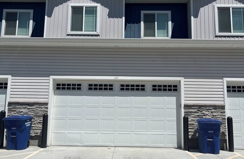 St. Anthony House | Pristine townhome near Sand Dunes with Ample Street Parking