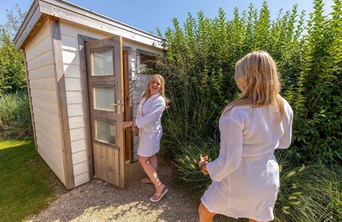 Nieuwvliet House | Privé Sauna, Luxe en Moderne Inrichting, Vaatwasmachine, Ruime Overkapte Lounge met Luxe Tuinmeubels