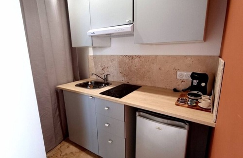 Port-Saint-Louis-du-Rhone Apartment | Private Jacuzzi with sea view - quiet, cosy suite