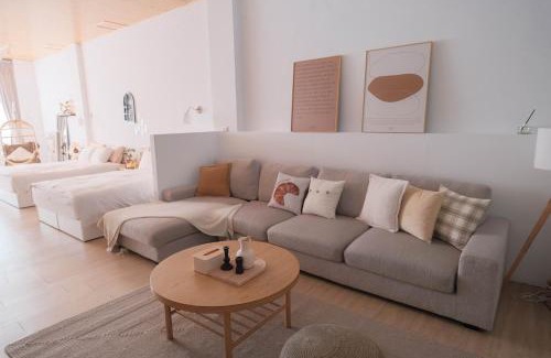 West Central District House | Privacy Home I 六人包層民宿