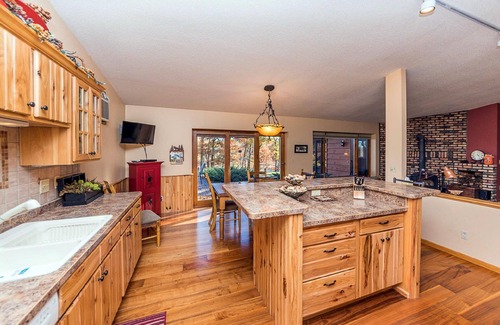 Lake Shore House | Privacy With Over 400 Feet Of Lake Shore On Gull Chain