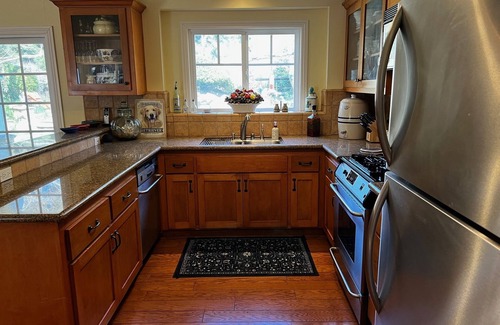 Calabasas House | Private 1 Acre Resort, 1+Den with pool in Malibu Canyon minutes from the beach.