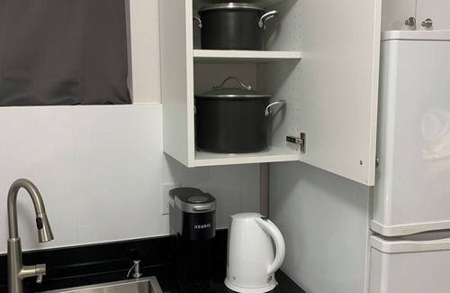 Burnaby House | Private 1-bedroom basement suite in Burnaby with WiFi and more!