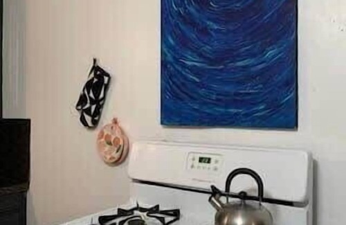 Freetown - Port Rico House | Private 1 BR in Lafayette Kitchen, Garden & Shared Living