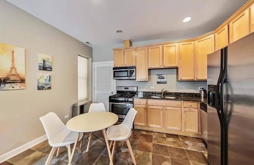Wicker Park Apartment | Private 1BR APT in the heart of Wicker Park