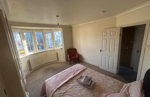 Cavendish Apartment | Private 1st Floor Semi Detatched House Full Setup!