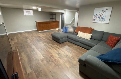 Oakmont House | Private 3 BR home near local restaurants, bars, and parks.