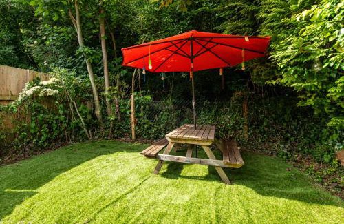 Severn Beach House | Private 3Bed-Parking-Sleeps5-By FabAccommodation