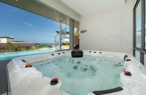 Patong Villa | Private 5 bedroom pool luxury villa the best villa in Patong