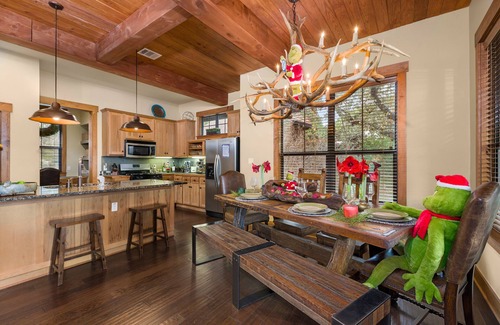 Leander Cabin | Private 5 Star Retreat overlooking Lake Travis