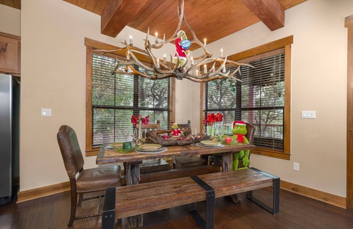 Leander Cabin | Private 5 Star Retreat overlooking Lake Travis