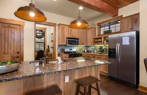 Leander Cabin | Private 5 Star Retreat overlooking Lake Travis