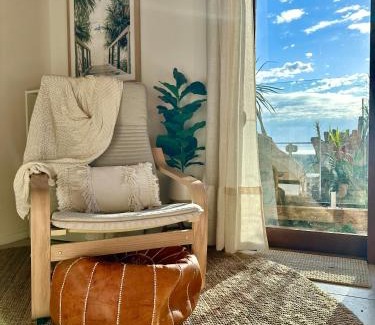 Ocean Shores Apartment | Private Access Retreat 1 Queen Bedroom w Stunning Pool and Ocean Views