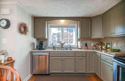 Wells Beach House | Private access to the beach! Sleeps 9.