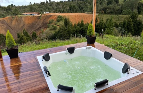 Guarne House | Private accommodation with Jacuzzi, wifi and BBQ area