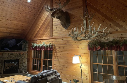 North Creek Cabin | Private Adirondack cabin located right between Gore Mtn and downtown North Creek
