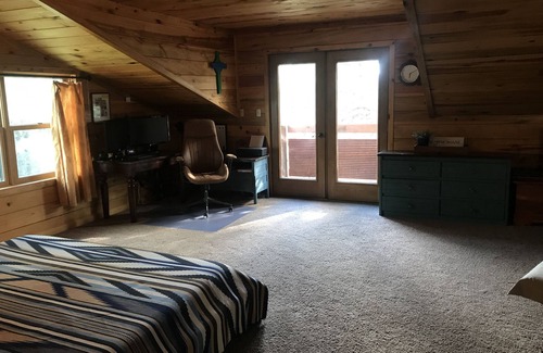 Hermosa House | Private and Peaceful Log Cabin