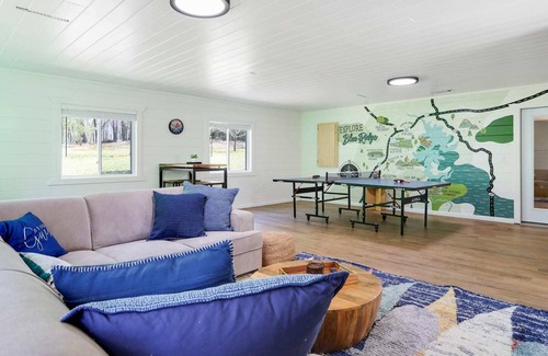 Dial House | Private and Peaceful~ Hot Tub~ Fire Pit~ Game Room