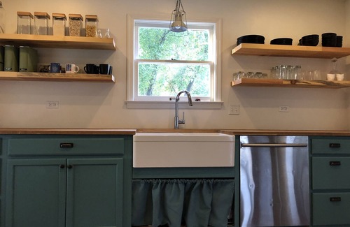 Waldron House | Private and Pet-Friendly Modern Farmhouse Close to Highways