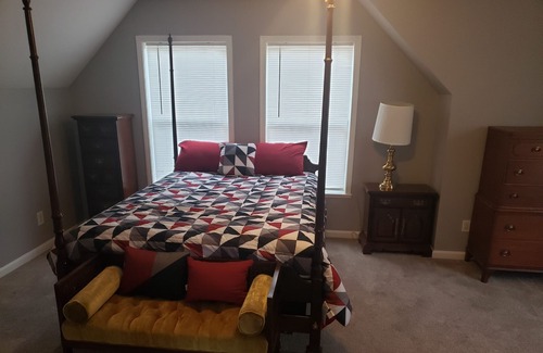 Dearborn Heights House | Private and quiet for families and business travelers.