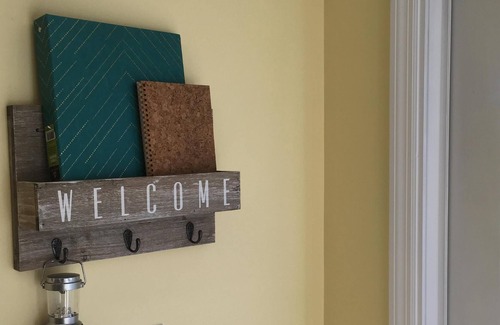 Lake Worth House | Private and secluded Cottage Guest House