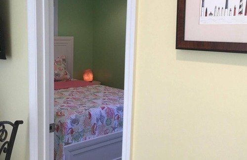 Lake Worth House | Private and secluded Cottage Guest House