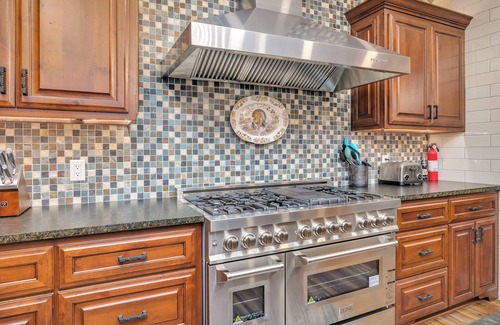 Nahunta Cabin | Private and Spacious 6-bedroom lodge on a lake