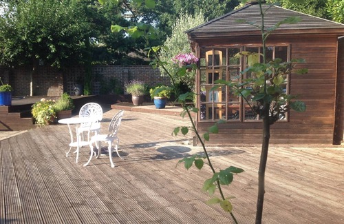 Aldwick Apartment | Private Annex With Heated Swimming Pool