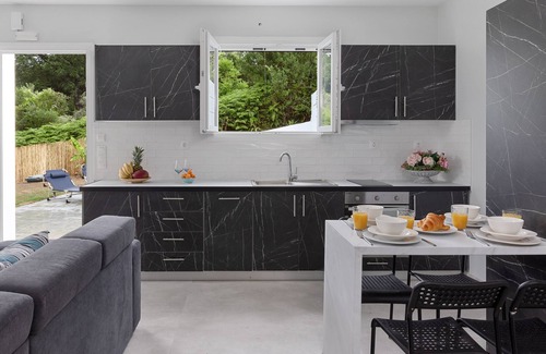 Kontokali Apartment | Private apartment with swimming pool just 1.2 klm from the beach!