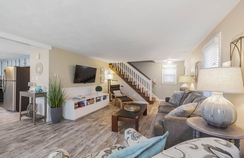 Wells House | Private Beach House - Steps from Drakes Island Beach!