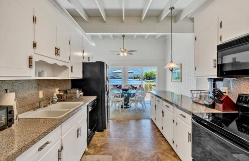 Penhook House | PRIVATE BEACH, FLAT LOT, FIRE-PIT, SLEEPS 18