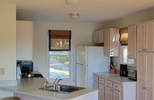 South Chatham House | Private Beach on Pond, Linens Included, Kayak & Canoe. All Rooms w/Pond Views!