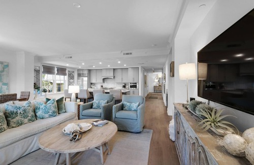 Rosemary Beach Cottage | PRIVATE BEACH/POOL ACCESS-Urban Flair/Coastal Chic-Minutes to Beach-4 Bikes